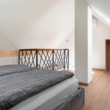 Hisa Polajnarh Bohinji-tó