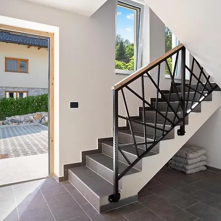 Hisa Polajnarh 아파트