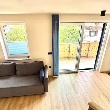 Hisa Polajnarh 보히니