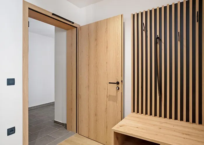 Hisa Polajnarh Lejlighed *