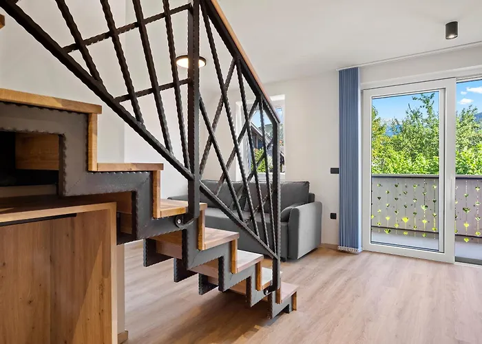 Lejlighed Hisa Polajnarh